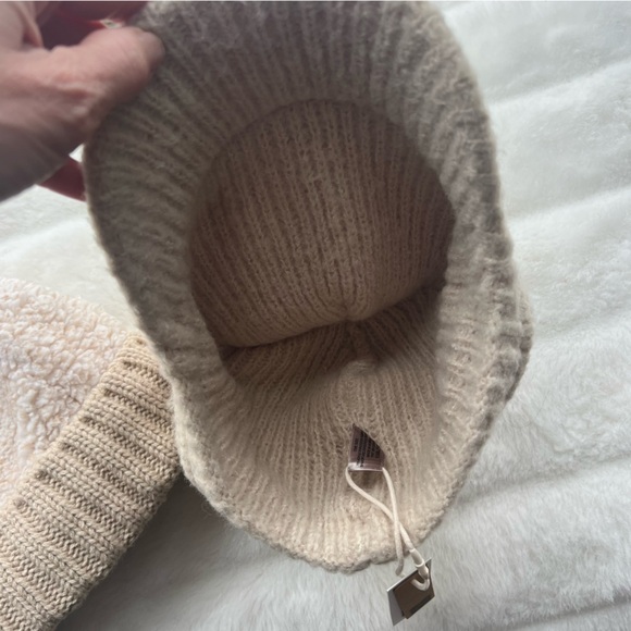 TWO! NWT Warm Winter beige hats - Picture 7 of 10